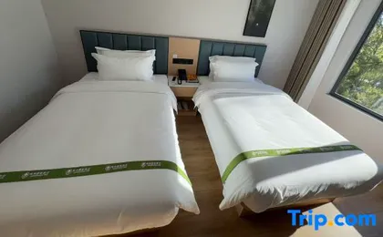 GreenTree Inn Express Hotel (Shanghai Pujiang Town Huizhen Road Subway Station)