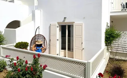 Sorokos Suite 8