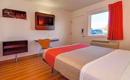 Motel 6-Riverside, CA - South