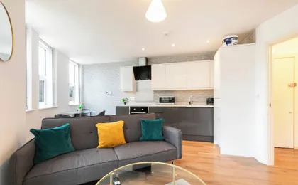 Stylish Flat in Romford - 5mins for Elizabeth Line
