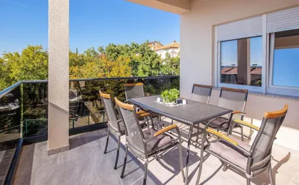 Spacious Apartment with Swimming Pool And Jacuzzi, Sea View