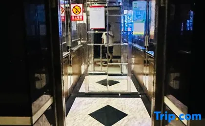 Shanghai Tongren Pavilion Homestay (Lujiabang Road Metro Station Branch)