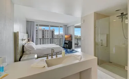 The W - Bayshore Unit 1003