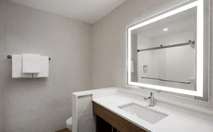 Holiday Inn Express And Suites Anchorage Midtown By Ihg