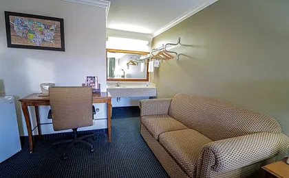 University Inn & Suites