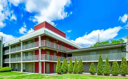 Days Inn & Suites by Wyndham Johnson City