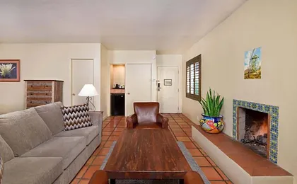 Lodge On The Desert