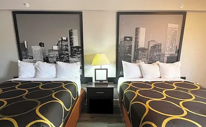 Super 8 by Wyndham Mont Belvieu/Baytown East