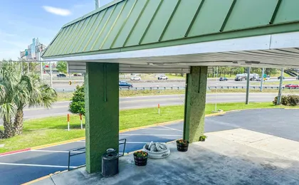 Oyo Hotel Mobile, Al I-65 at Airport Blvd