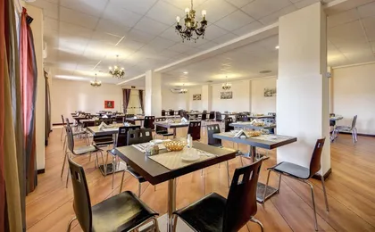 Regal Park Hotel