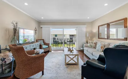 Colony Beach Club 204