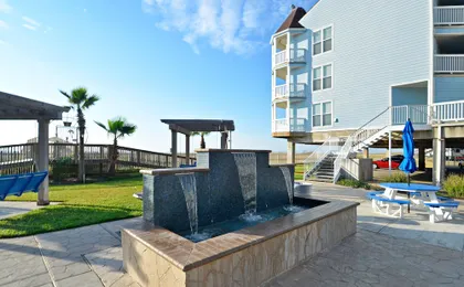 Seascape 2105 1 Bedroom Condo by RedAwning