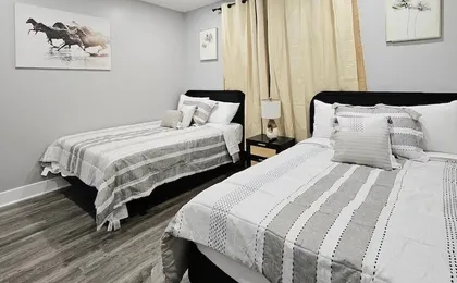 Cozy Home near City Center with Hot tub