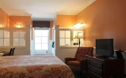 County Clare Irish Hotel & Pub
