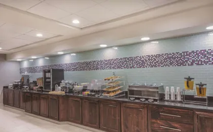 La Quinta Inn & Suites by Wyndham Columbus North