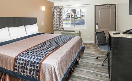 Sea Rock Inn - Long Beach