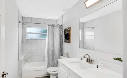 All-new Duplex With Screened Pool, Furnished Lanai, Grill, AC, & Washer/dryer