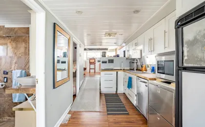 62 Yacht M/v Possibilities On Wide Private Canal 3 Bedroom Houseboat