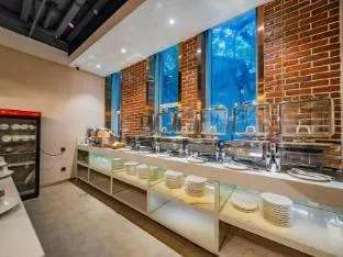 James Joyce Coffetel·Chengdu Panda Base Longtan Shuixiang