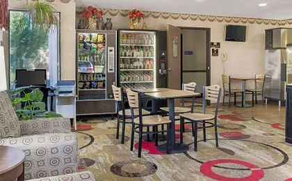 Econo Lodge Grand Forks near University