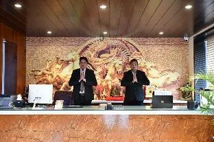 Rajlaxmi Hotel - Free Airport Pickup And Drop