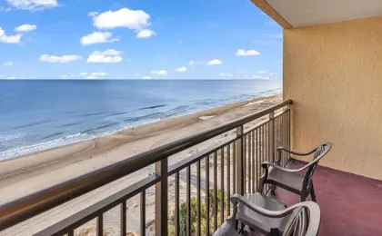 Beachfront 10th-floor Studio Caravelle Resort