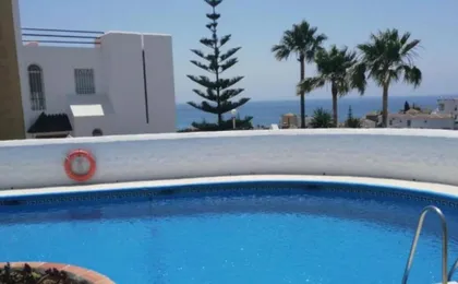 Casa En Nerja Con Gran Terraza, Muy Luminosa Y En Tranquila Urbanizacion