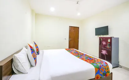 Fabhotel Blue Spring - Near Hi-Tech City Metro Station