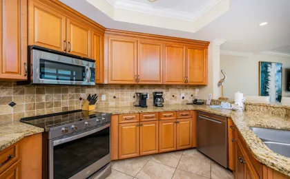 The Oasis 1702 Formerly Phoenix West Ii 1702 3 Bedroom Condo