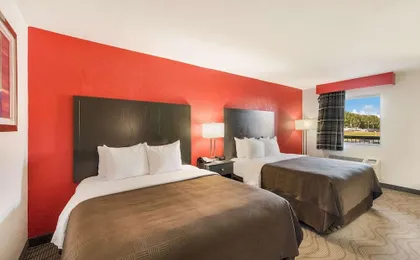 Clarion Inn & Suites Russellville I-40