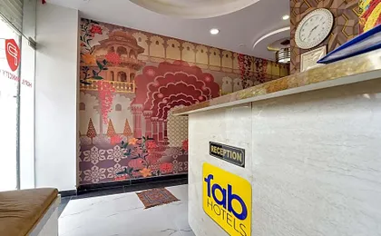 FabHotel Pink City
