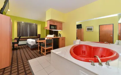 Quality Inn & Suites Fort Worth North - Haltom City