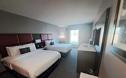 Del-Mar Airport Inn & Suites