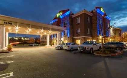 Holiday Inn Express Hotel & Suites Roseville - Galleria Area