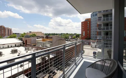 Clarendon Apt Near Subway