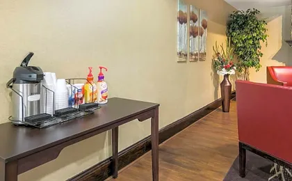 Red Roof Inn & Suites Knoxville East