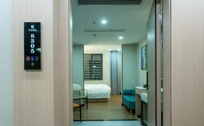 China Travel Hotel (Shenzhen Luohu East Gate Old Street)