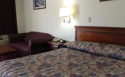 Budget Host Hempstead Inn