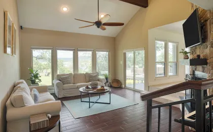 Travis by Avantstay Waterfront Lake Retreat