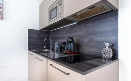 LAMARTINE- Heart of Center- Modern and Design flat
