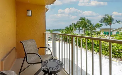 Hutchinson Island Plaza Hotel & Suites
