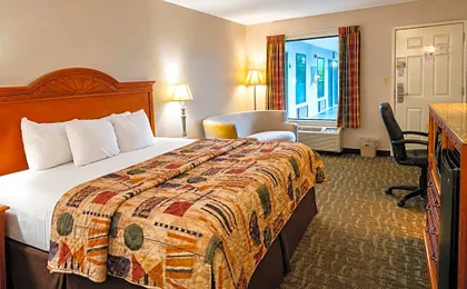 Days Inn by Wyndham Apple Valley Sevierville