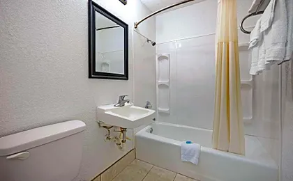 Rodeway Inn Terre Haute near University