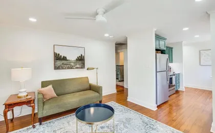 2 Mi to Tyler Rose Garden: Vibrant Apartment!