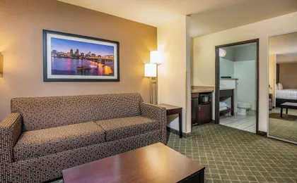 La Quinta Inn & Suites by Wyndham Portland Airport
