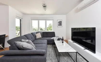 Apartment Garden Retreat - Free Parking & Cozy Yard