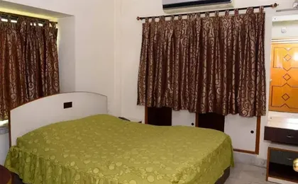 OYO 43924 Harry Guest House