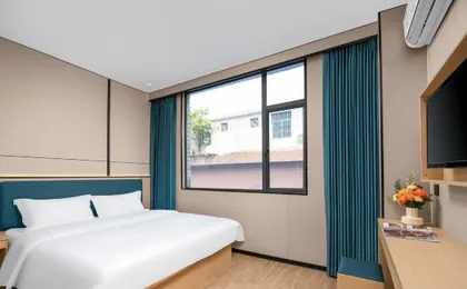 Yinuo Zhenpin Hotel (Shisanhang Clothing Wholesale Market Shangxiajiu Pedestrian Street Branch)