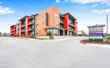 Chic Condo Minutes to Downtown, Gruene, & More