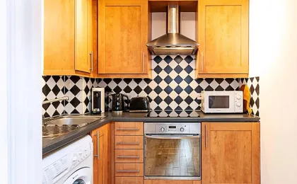 Chic Gunter Grove Flat - London Retreat